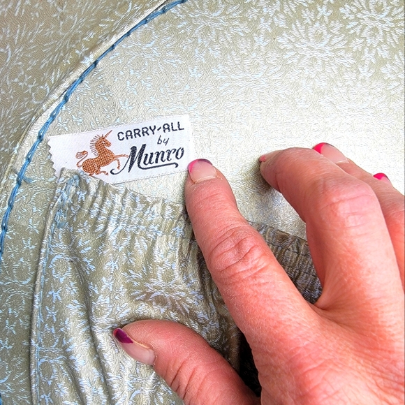 VINTAGE Munro Carry All Hard to Find Print - Picture 2 of 12